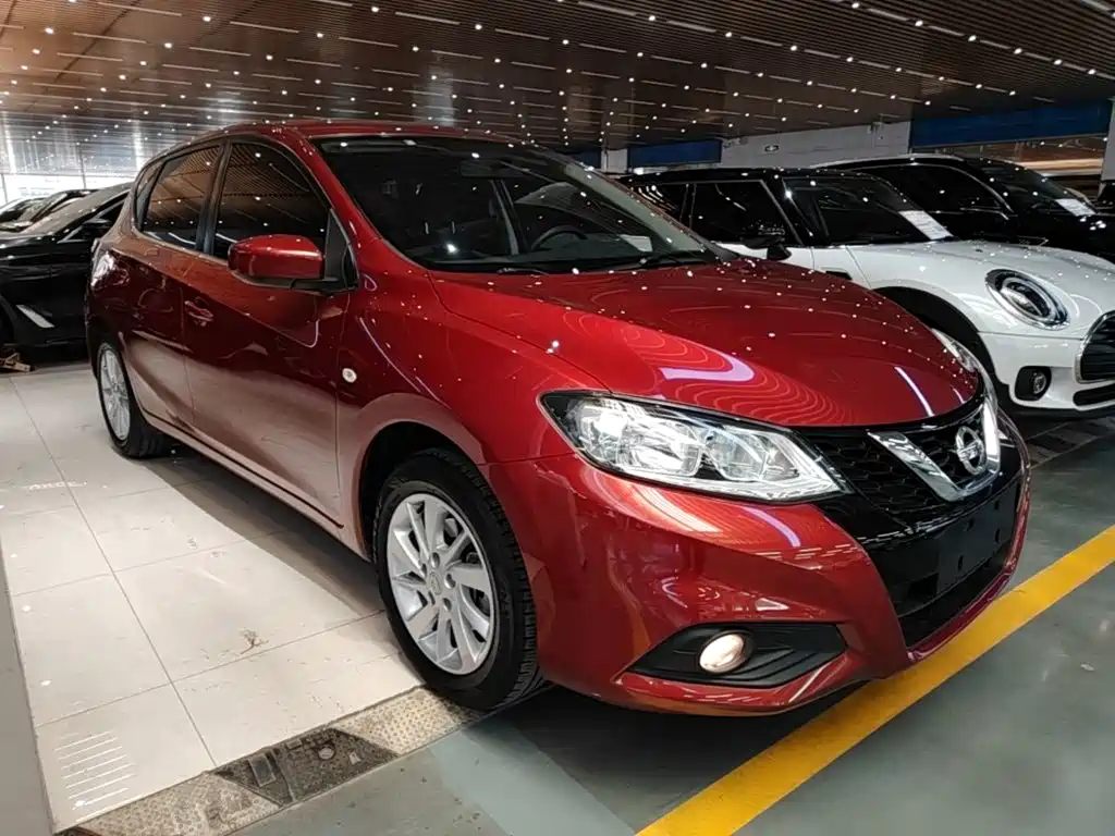 Nissan Tiida — фото 4