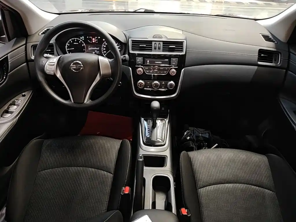Nissan Tiida — фото 10