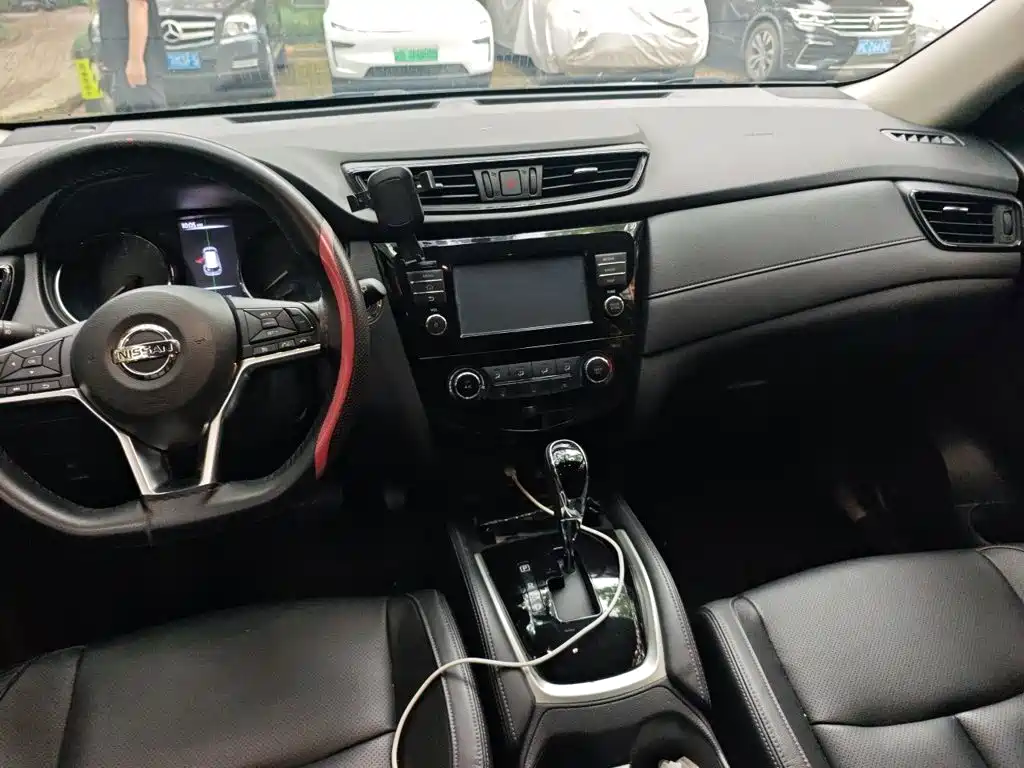 Nissan X-Trail — фото 10