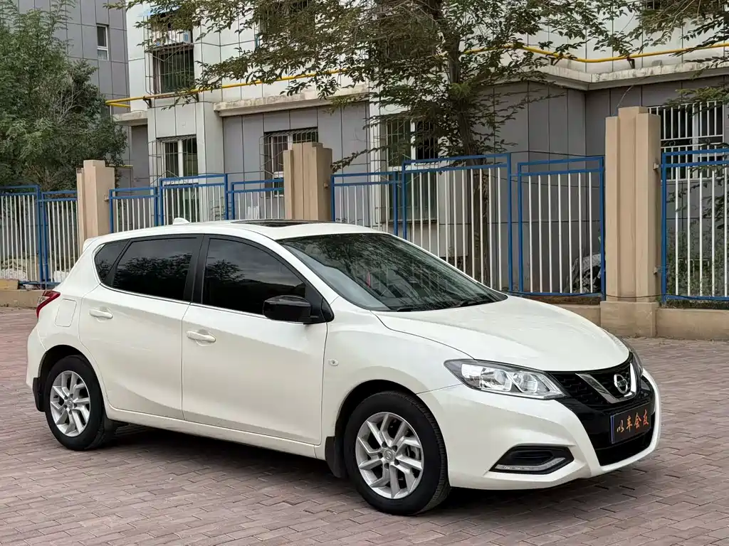 Nissan Tiida — фото 3