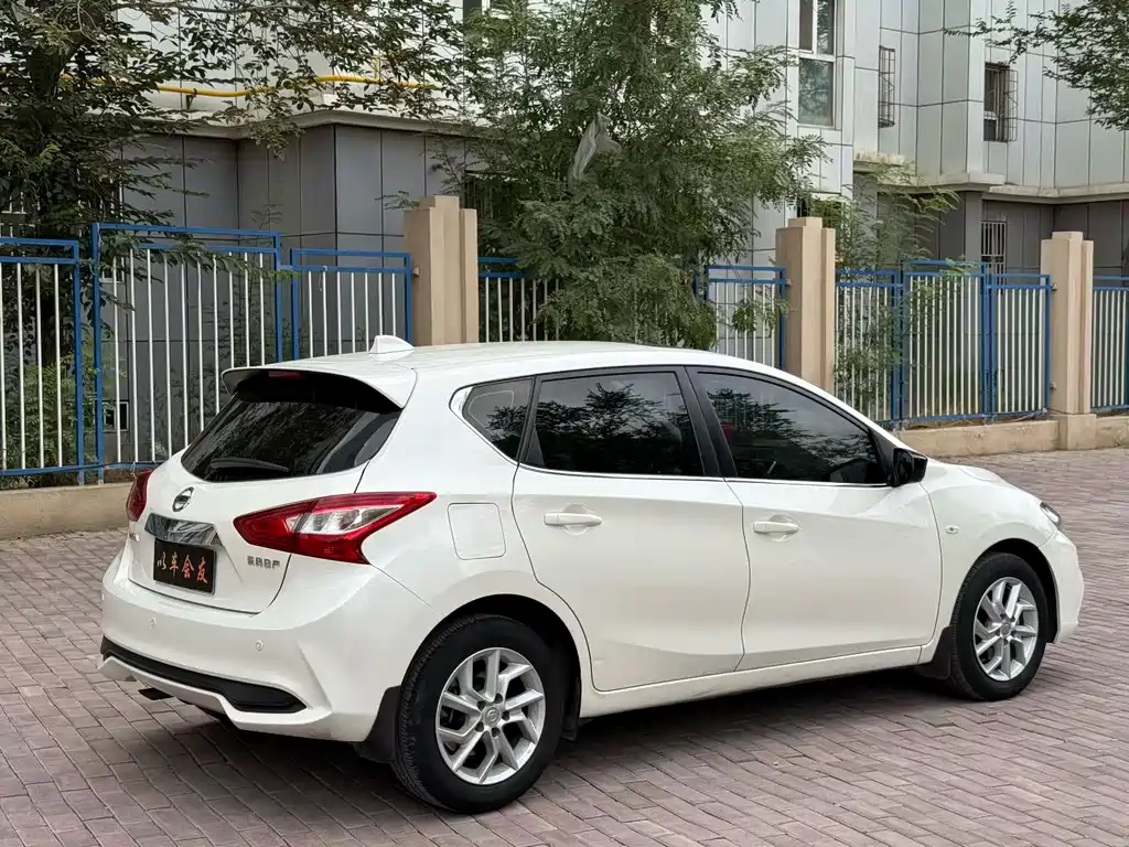 Nissan Tiida — фото 7