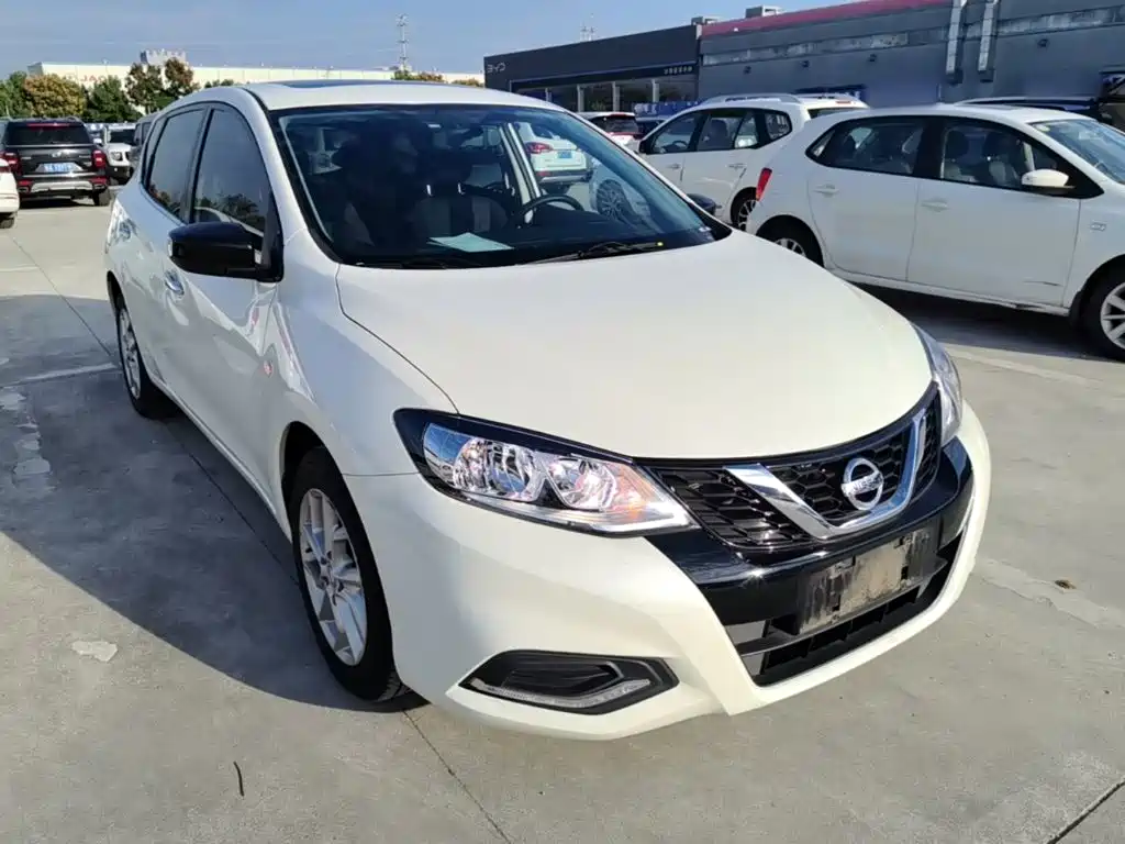 Nissan Tiida — фото 4
