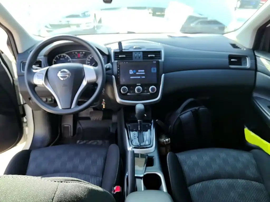 Nissan Tiida — фото 10