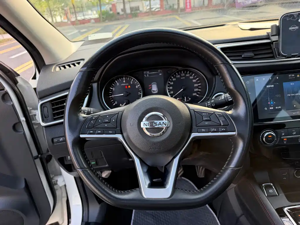 Nissan Qashqai — фото 17
