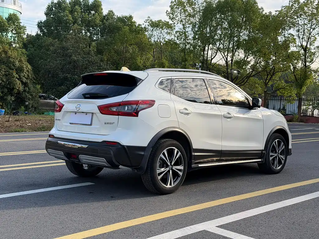 Nissan Qashqai — фото 5
