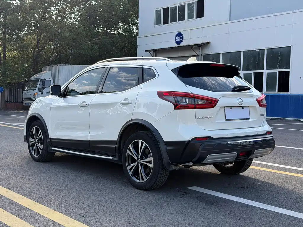 Nissan Qashqai — фото 8