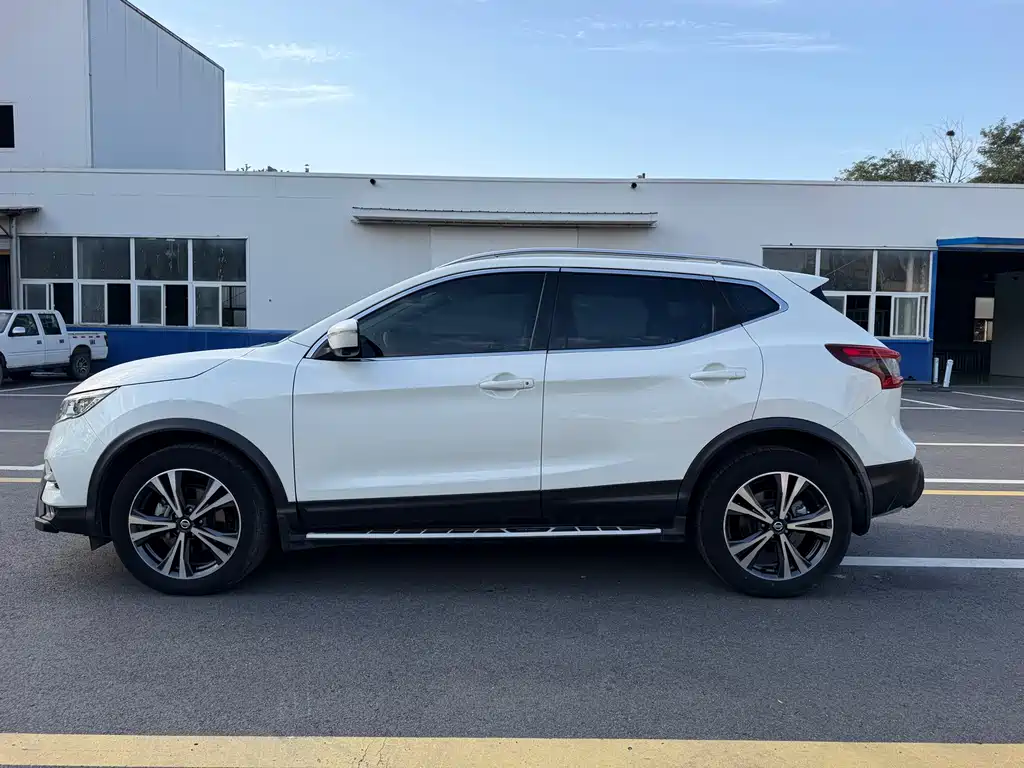 Nissan Qashqai — фото 9