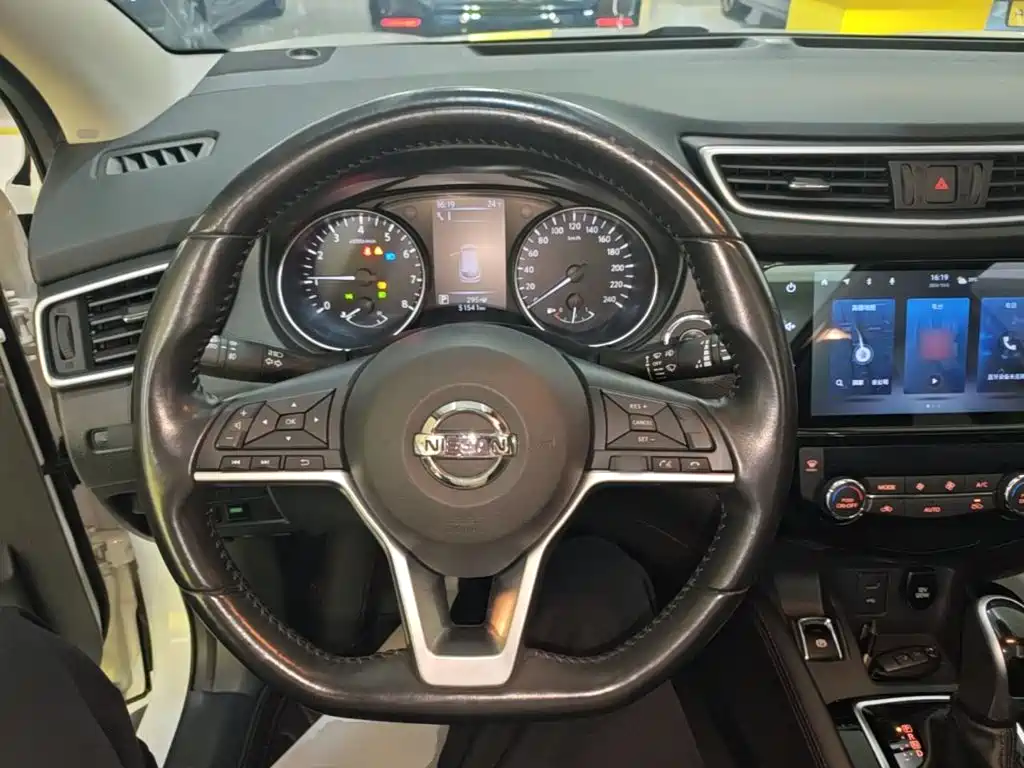 Nissan Qashqai — фото 11