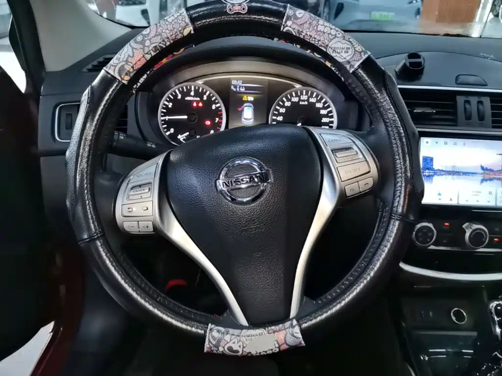 Nissan Tiida — фото 11