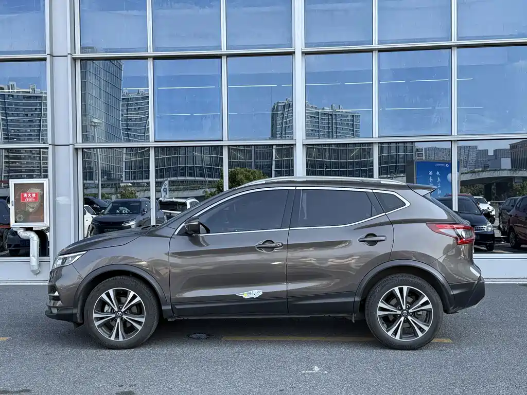 Nissan Qashqai — фото 3