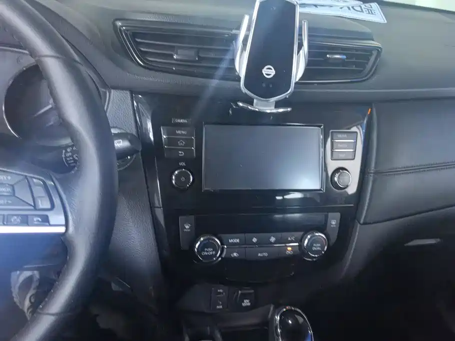Nissan X-Trail — фото 13