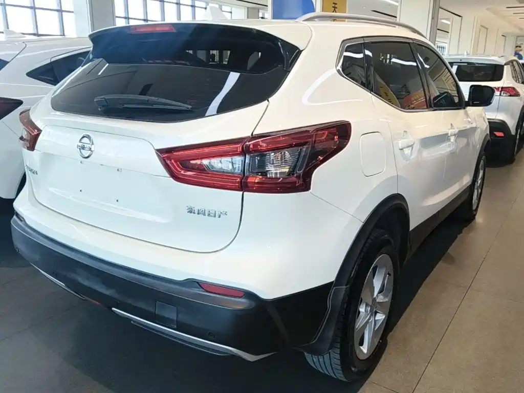 Nissan Qashqai — фото 7