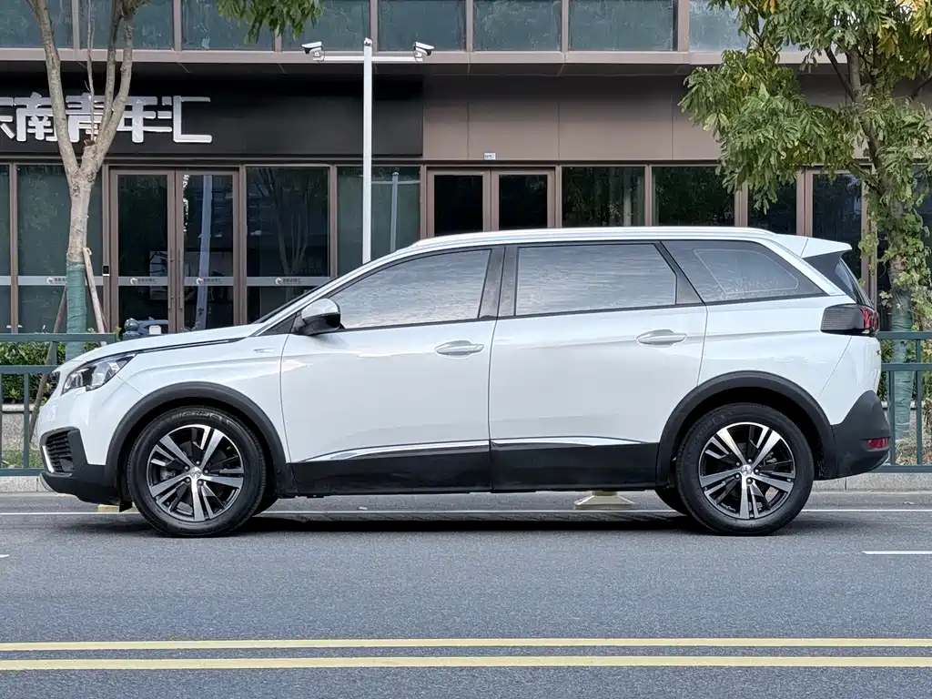 Peugeot 5008 — фото 2