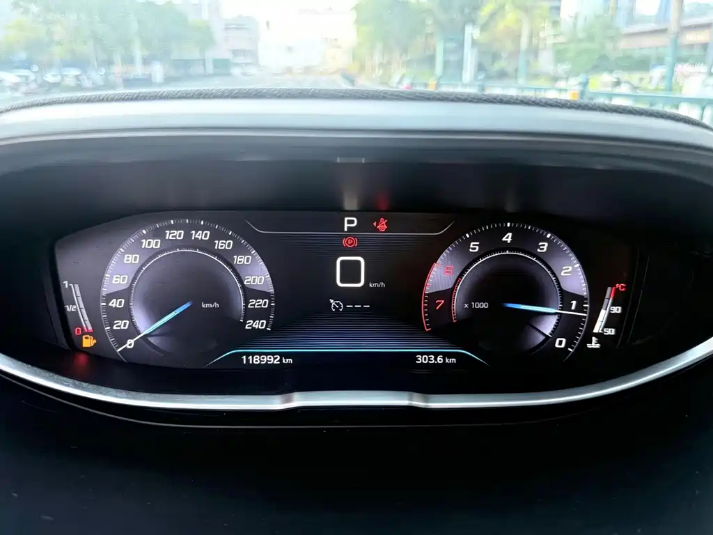 Peugeot 5008 — фото 10