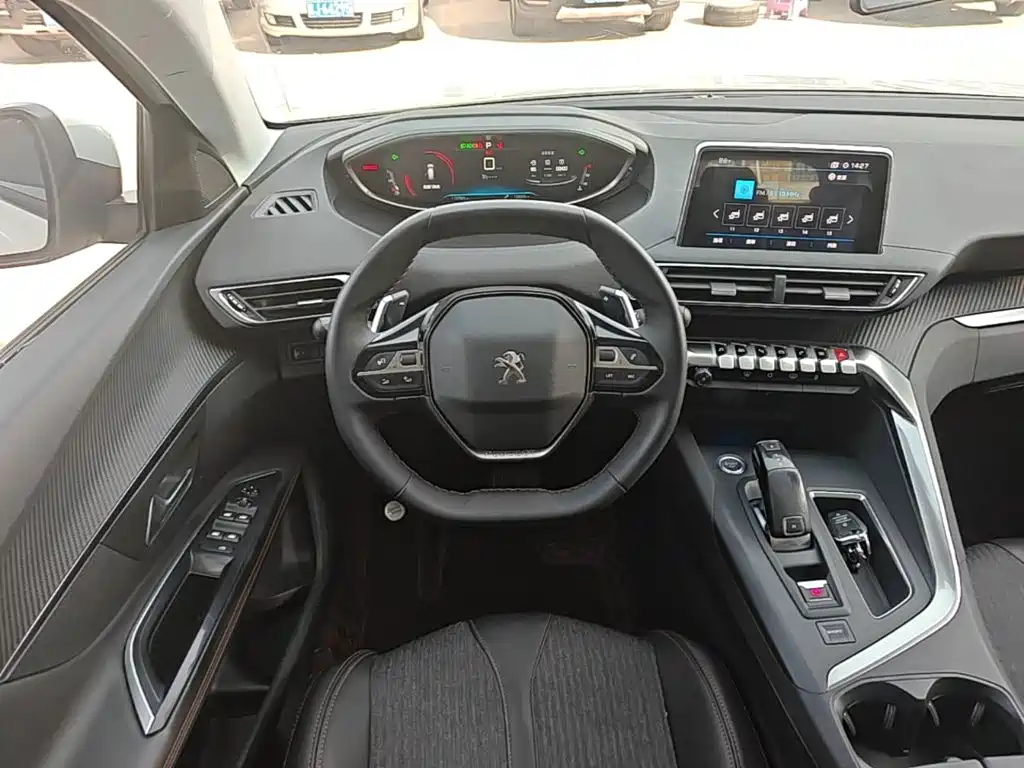 Peugeot 5008 — фото 11