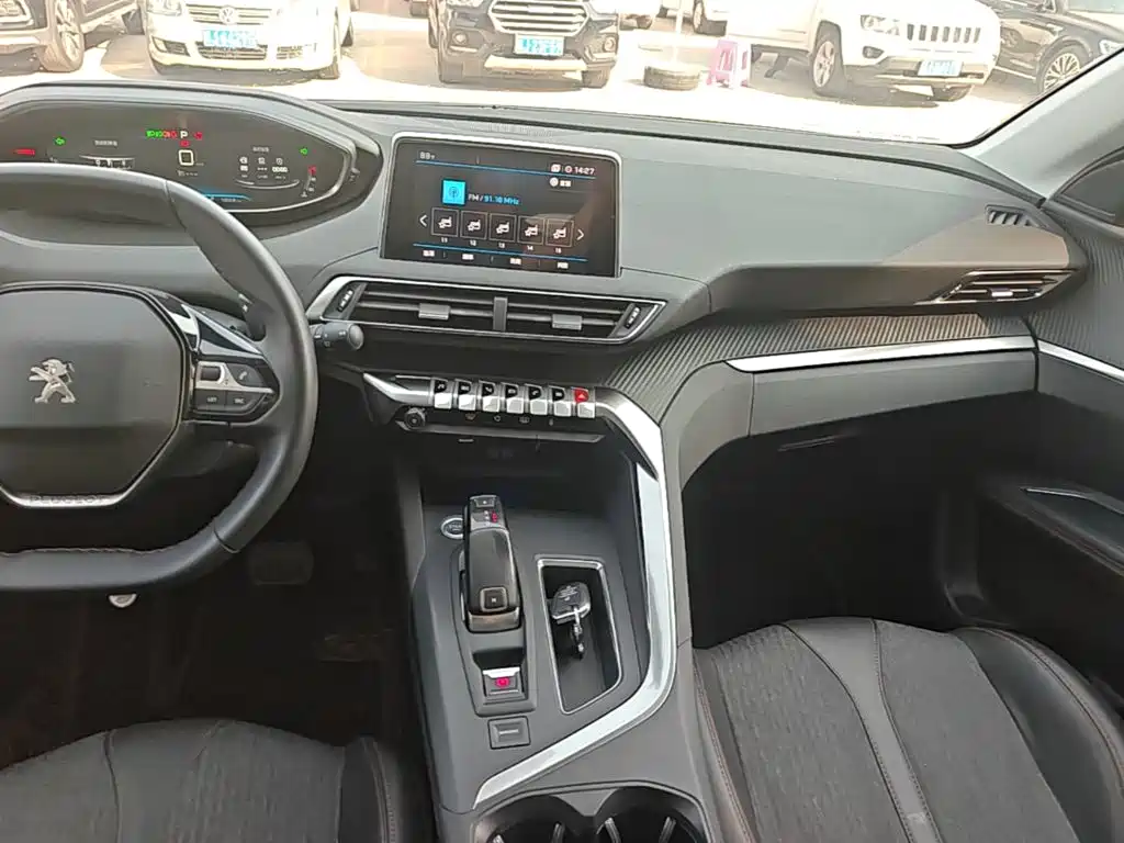 Peugeot 5008 — фото 13