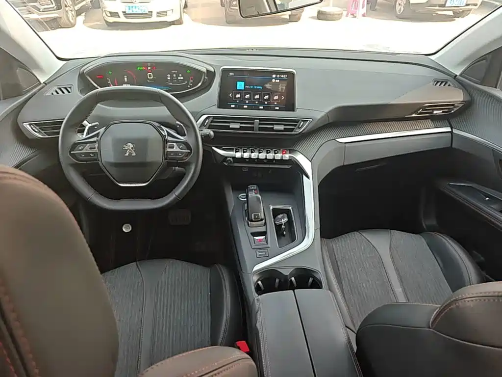Peugeot 5008 — фото 10