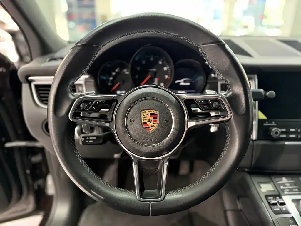 Porsche Macan — фото 8
