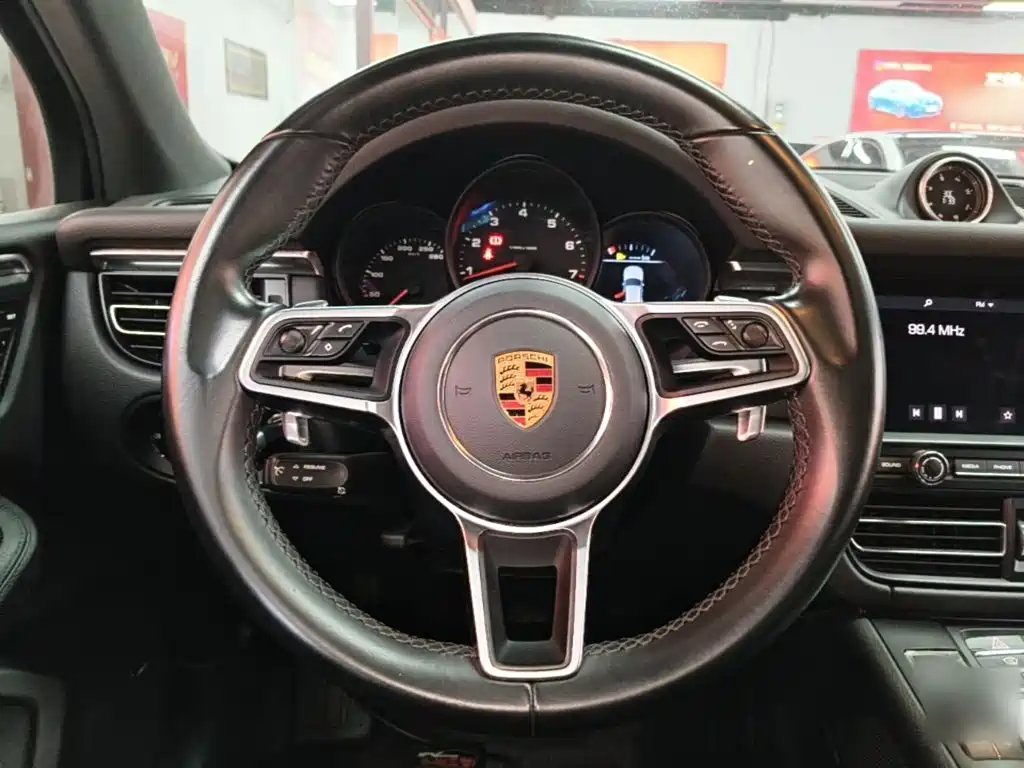 Porsche Macan — фото 11