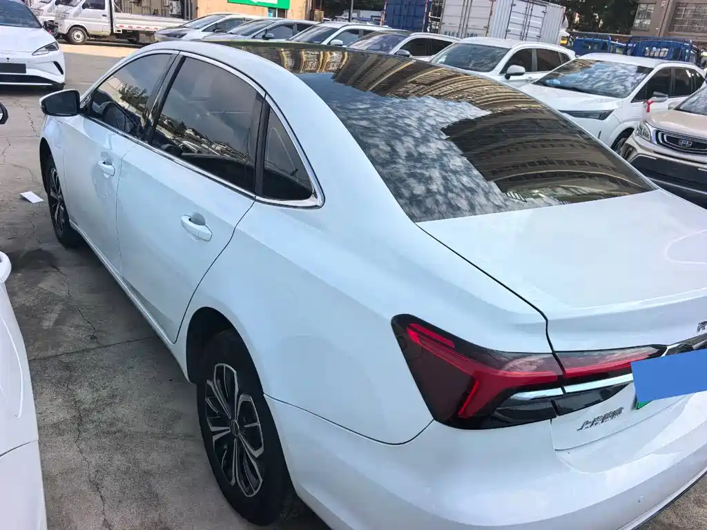 Roewe i6 MAX New Energy — фото 6
