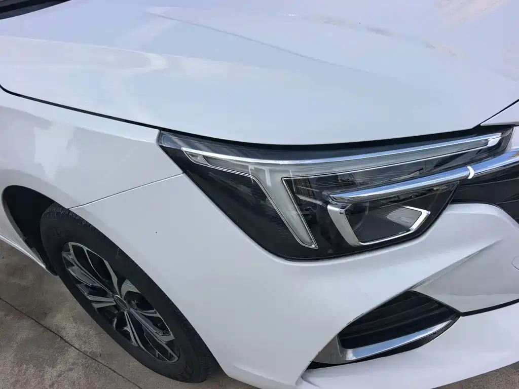 Roewe i6 MAX New Energy — фото 8