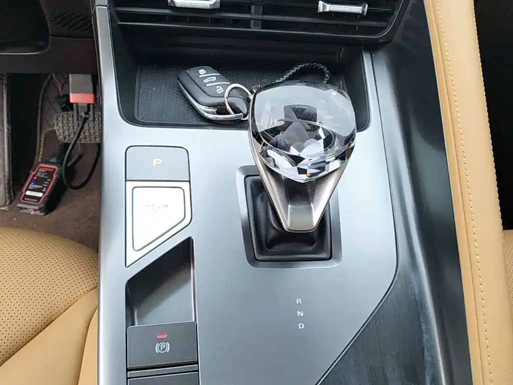 Roewe RX5 New Energy — фото 14