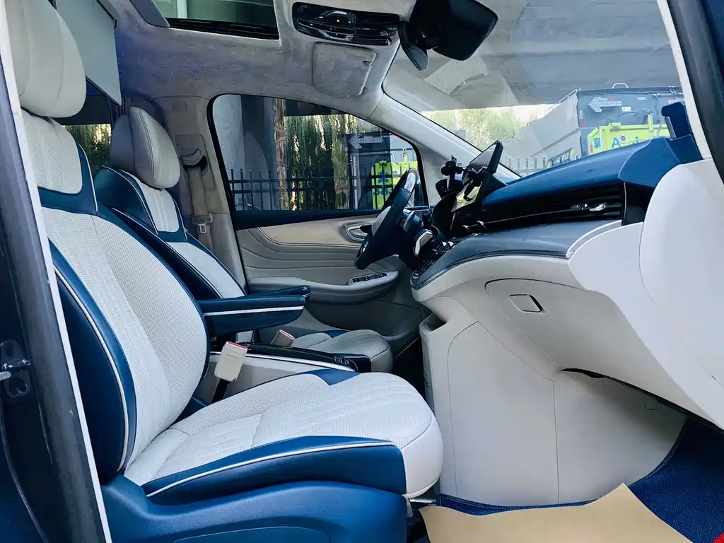 Roewe iMAX8 — фото 8