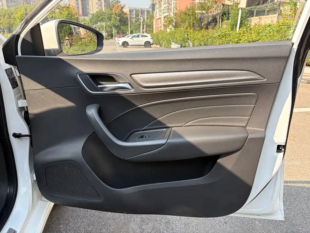 Roewe i6 Classic — фото 19