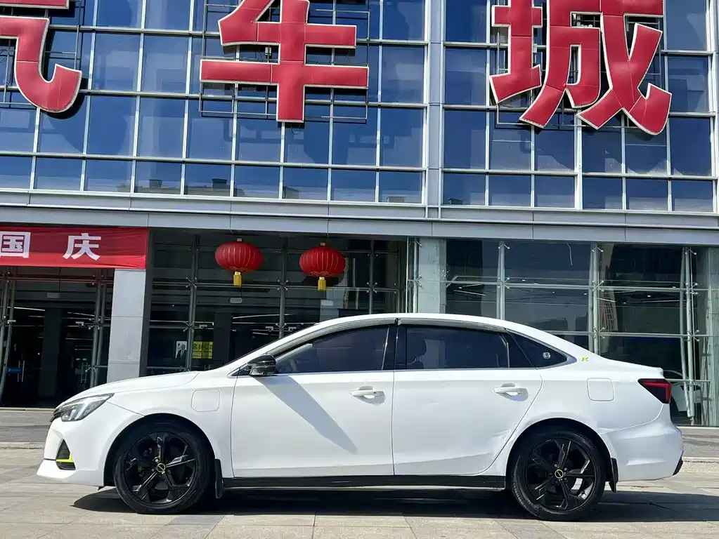 Roewe i6 MAX New Energy — фото 4