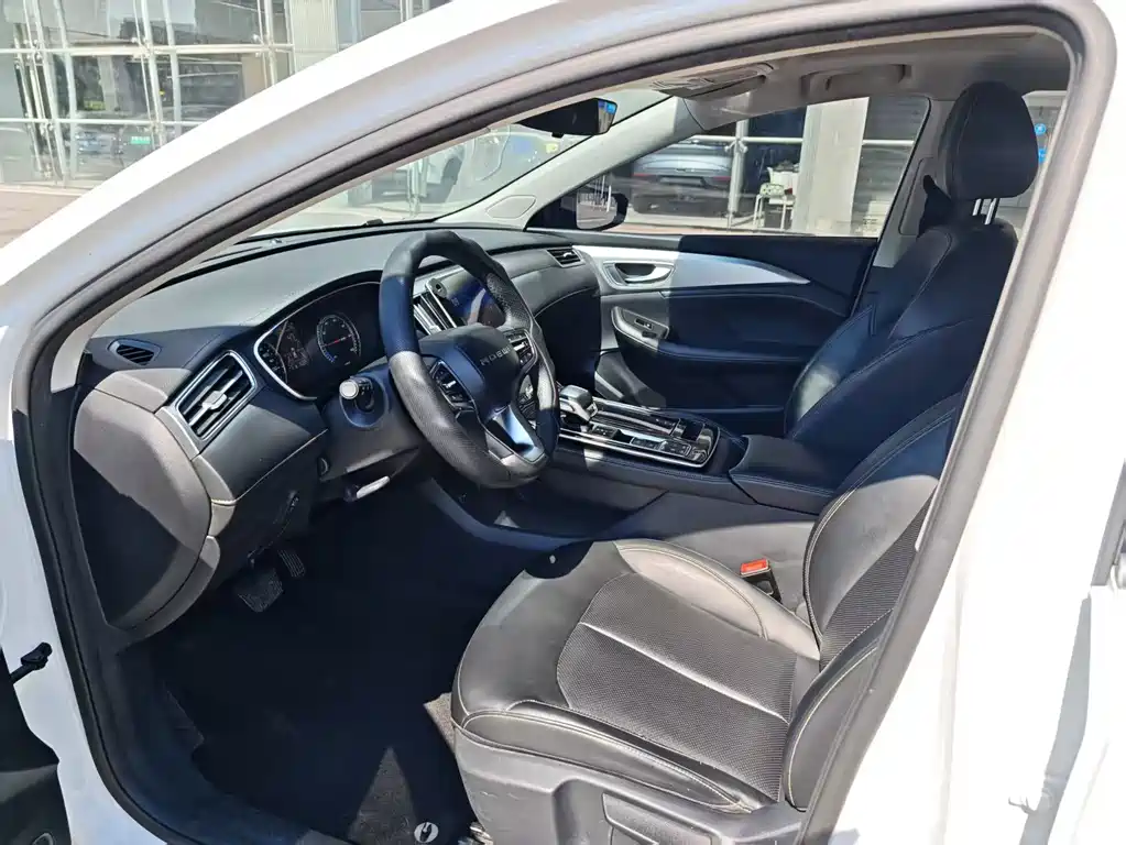 Roewe i6 MAX New Energy — фото 6