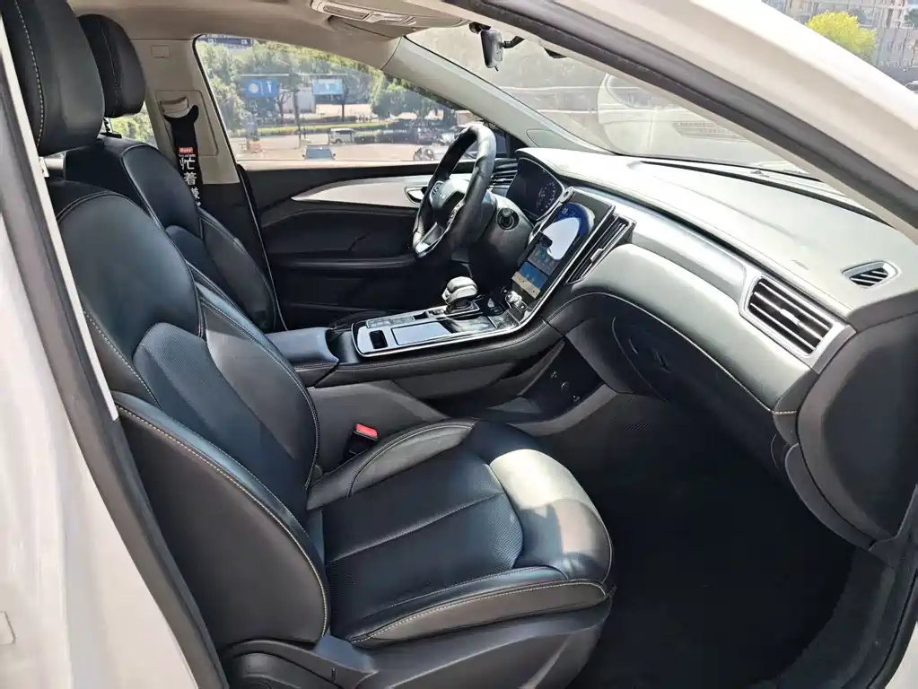 Roewe i6 MAX New Energy — фото 7