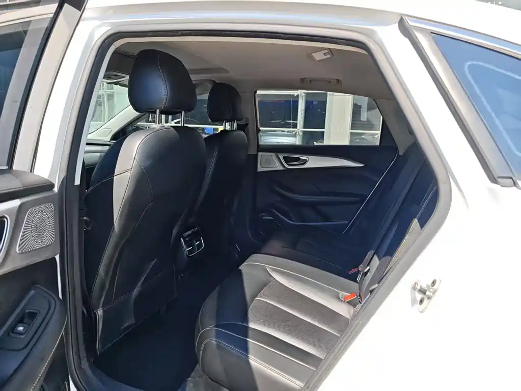 Roewe i6 MAX New Energy — фото 9