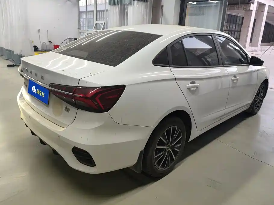 Roewe i5 — фото 3