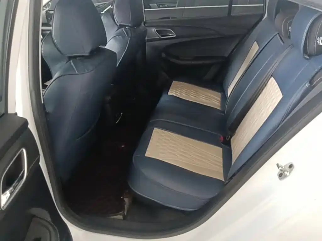 Roewe i5 — фото 17