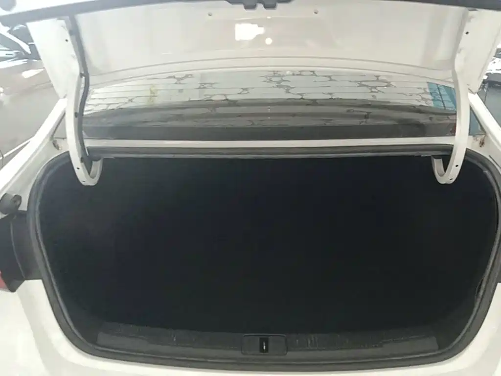 Roewe i5 — фото 19