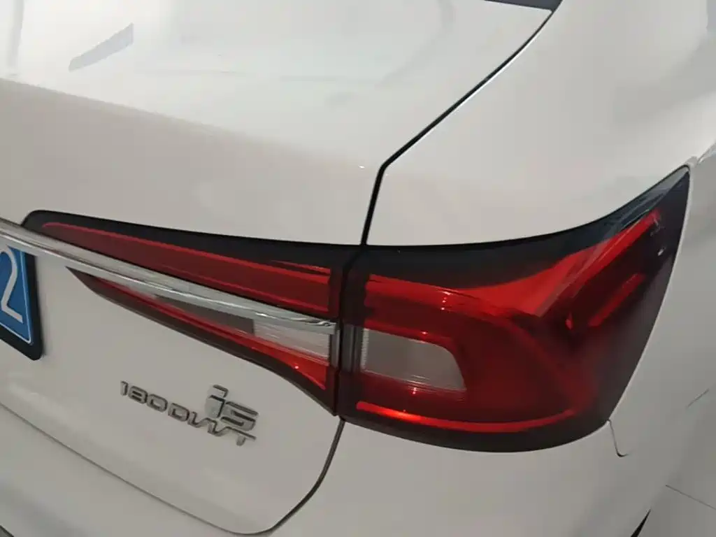 Roewe i5 — фото 8