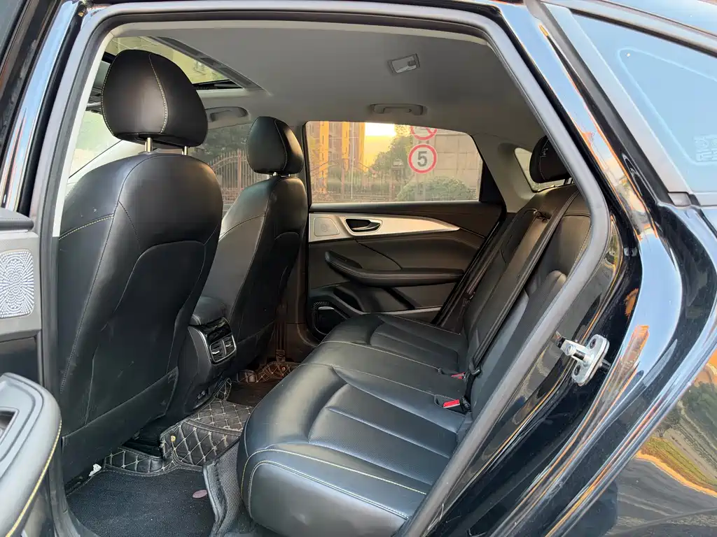 Roewe i6 MAX — фото 8