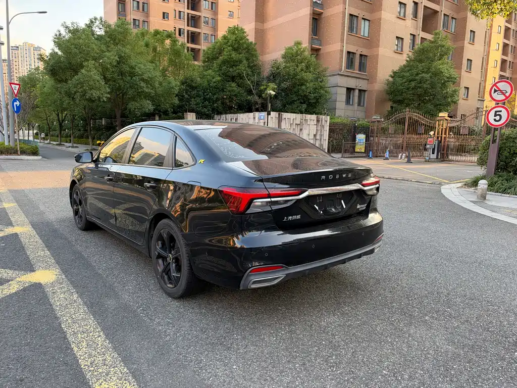 Roewe i6 MAX — фото 9