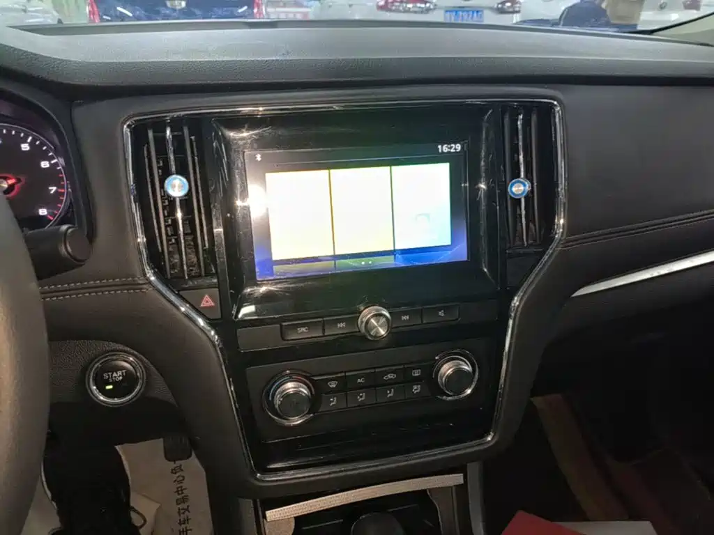 Roewe i6 Classic — фото 13