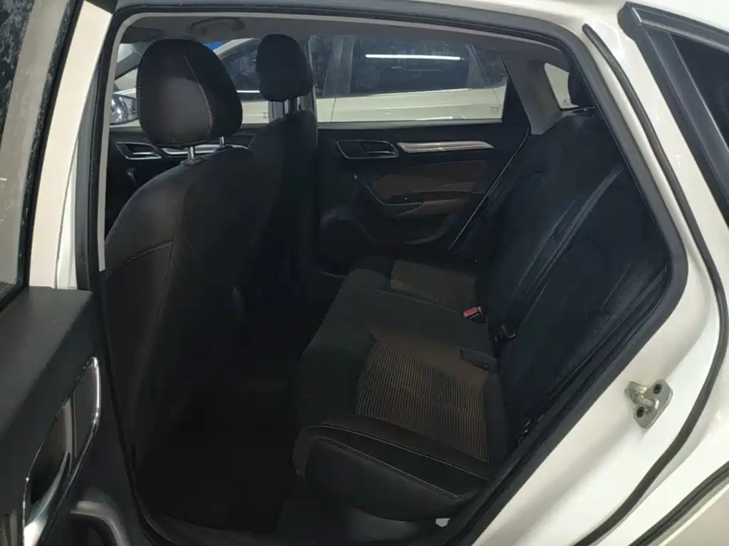 Roewe i6 Classic — фото 17