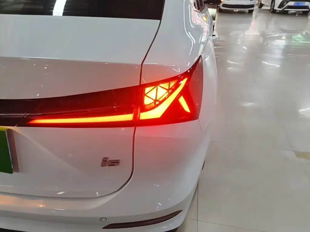 Roewe i5 — фото 8