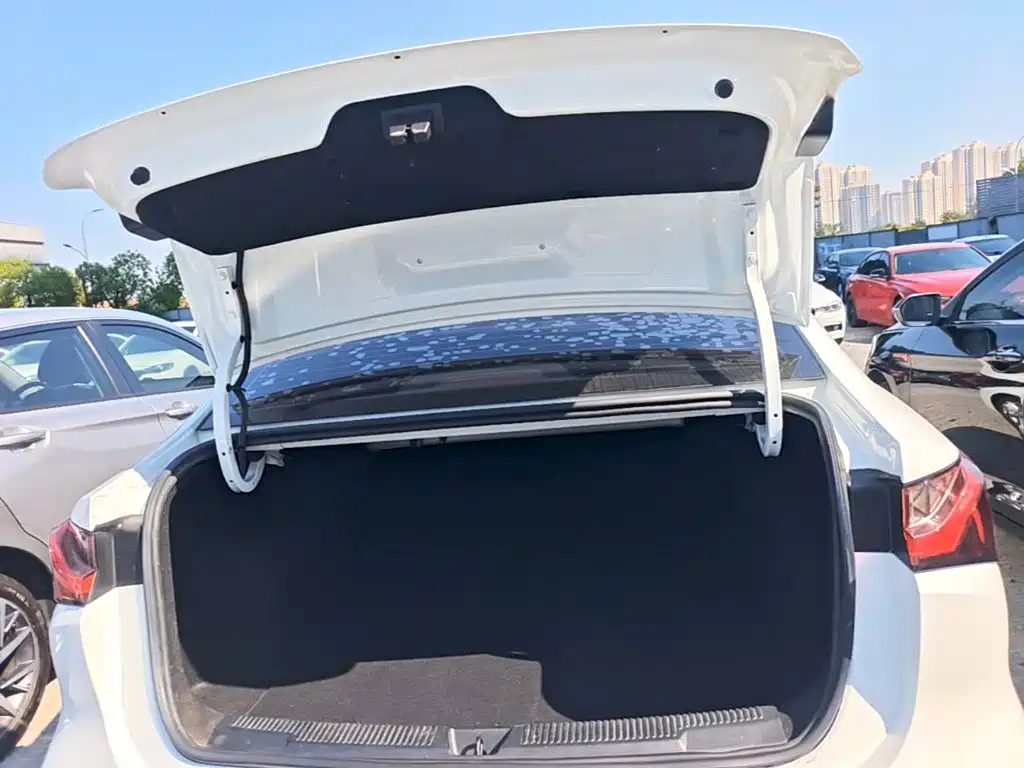Roewe i5 — фото 19