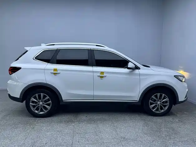 Roewe RX5 — фото 3