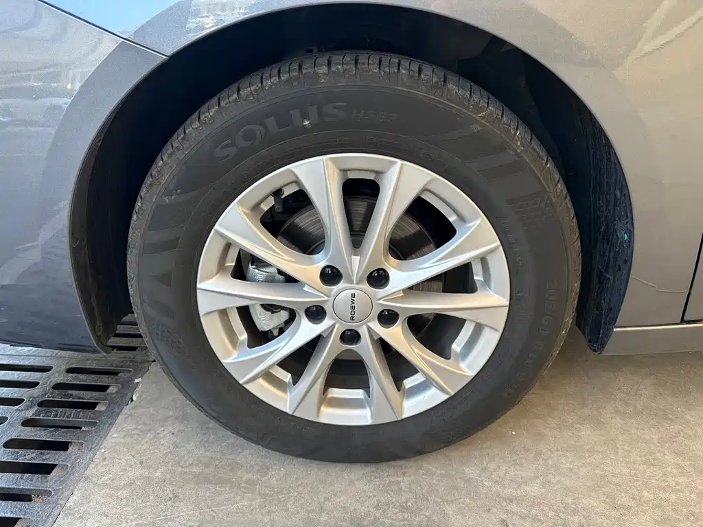 Roewe i5 — фото 5