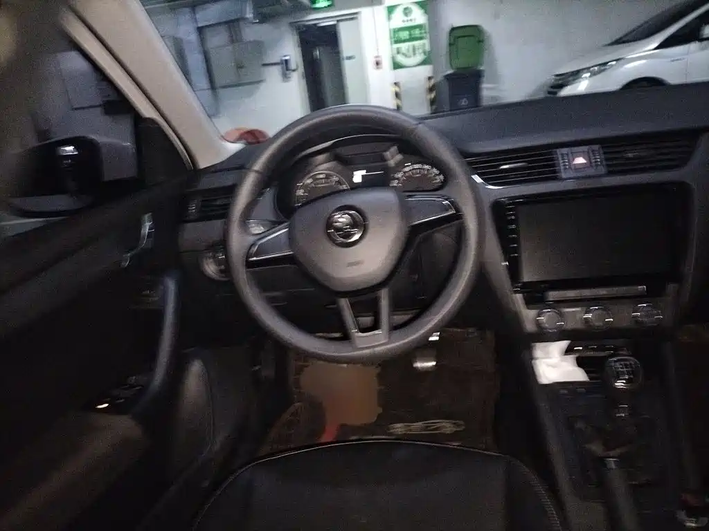 Skoda Octavia — фото 3