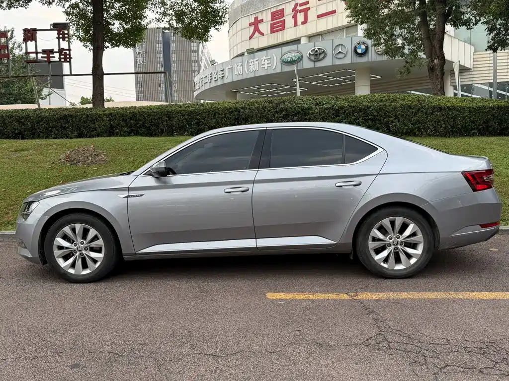 Skoda Superb — фото 3