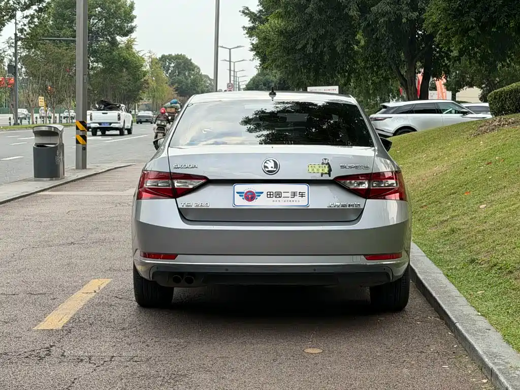 Skoda Superb — фото 5