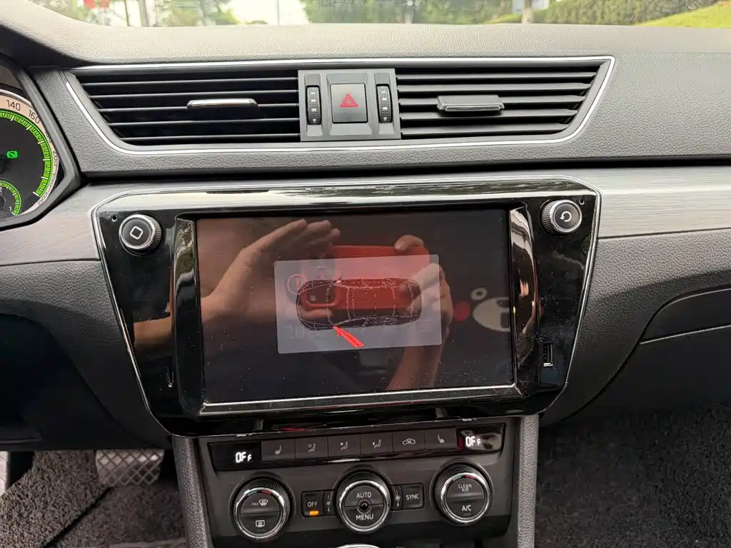 Skoda Superb — фото 10