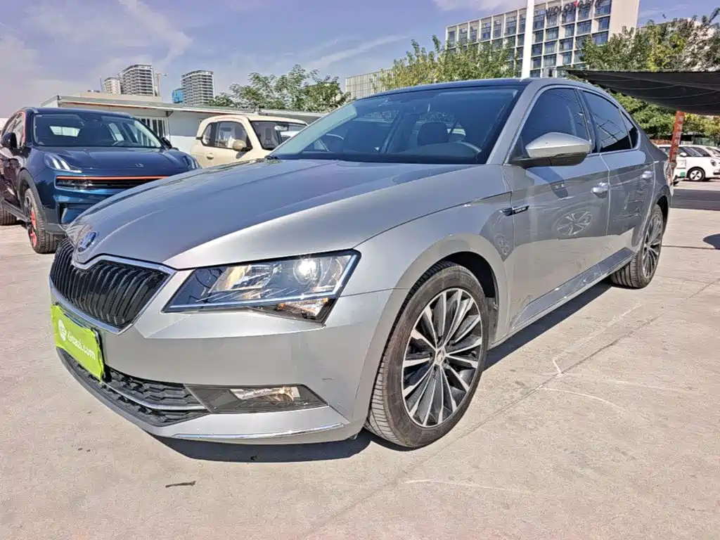 Skoda Superb — фото 2