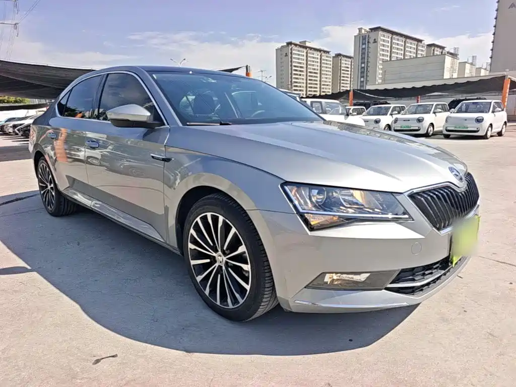 Skoda Superb — фото 4